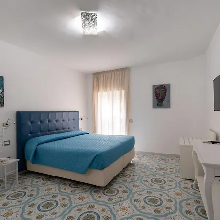 Hotel Park Maria San Menaio
